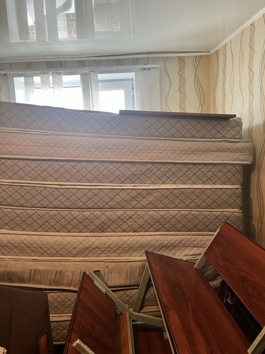 Кровати двух ярусные с матрасами в коплекте.