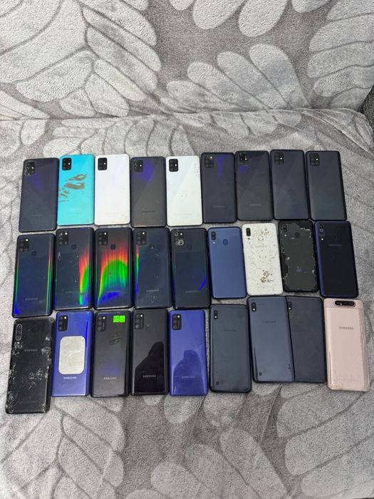Vand lot telefoane samsung pentru piese