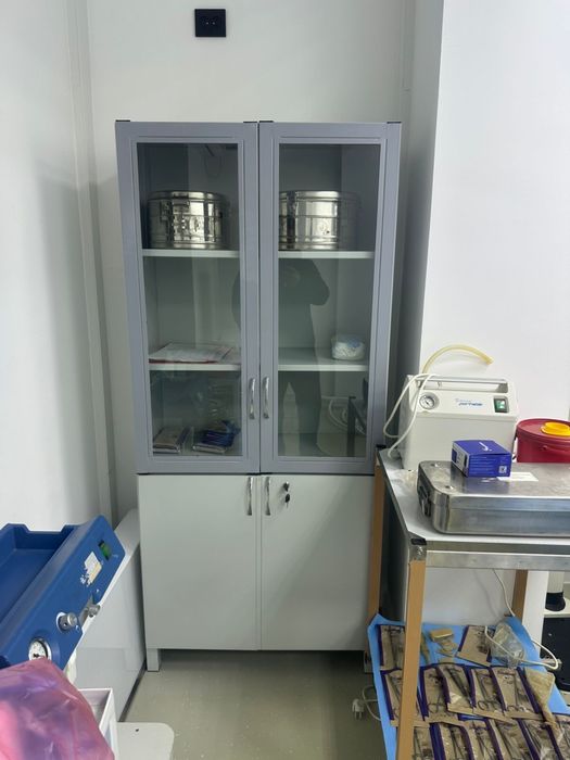 Медецинский шкаф