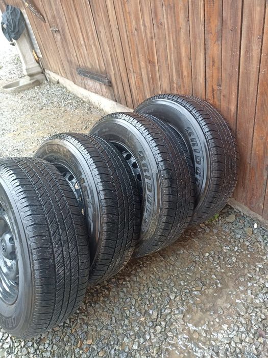 Vând cauciucuri M S Toyota Hilux