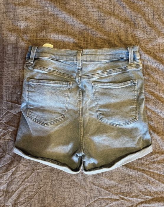 Pantaloni scurti