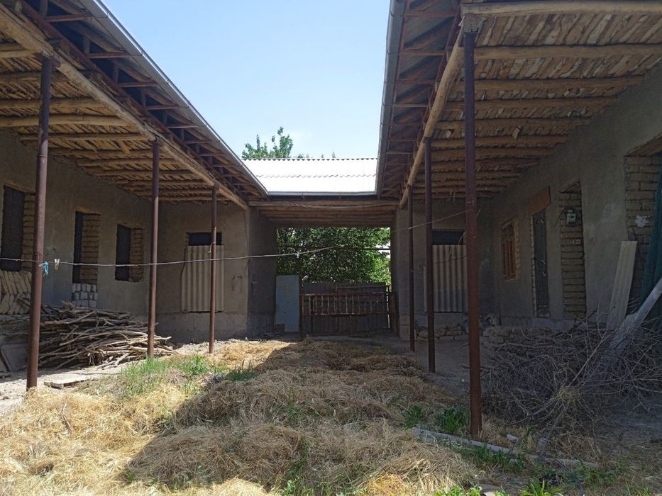 Uy sotiladi 15 sotix