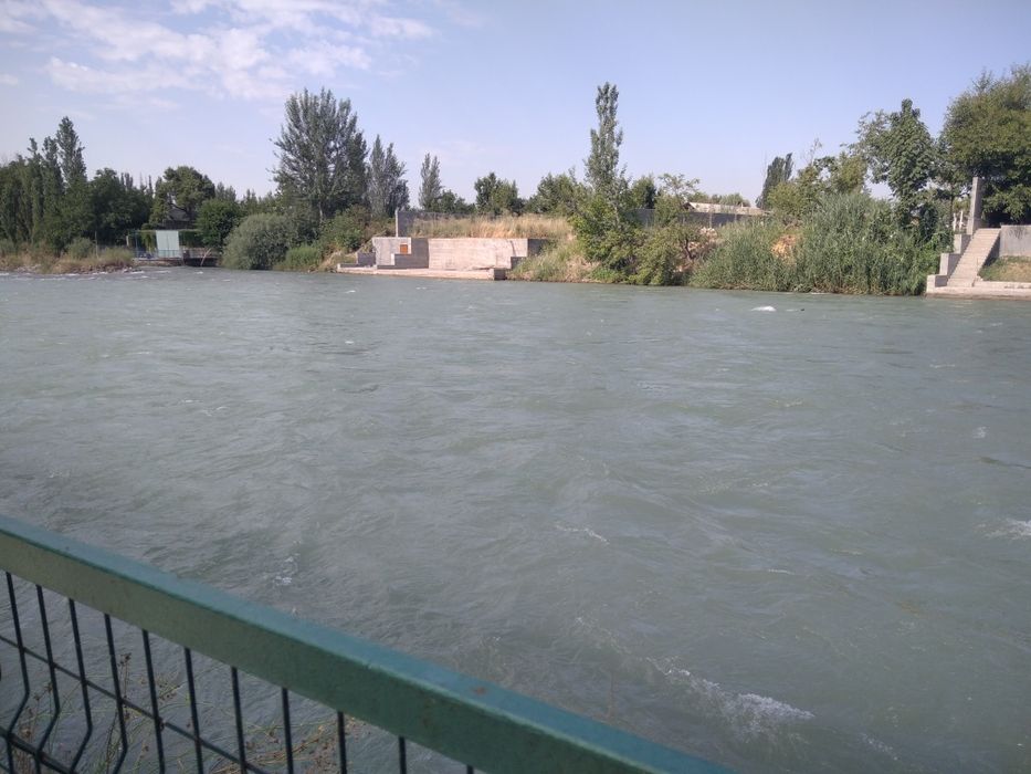 Yer sotiladi 15 sotix.suv boyida