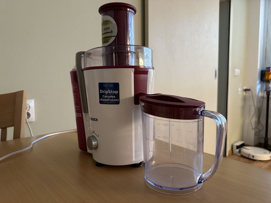 Центрофуга Bosch VitaJuice 2 MES25A0 сокоизстисквачка за цели плодовe