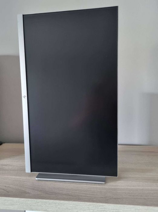 Монитори Samsung и HP 24 инча, FullHD, IPS
