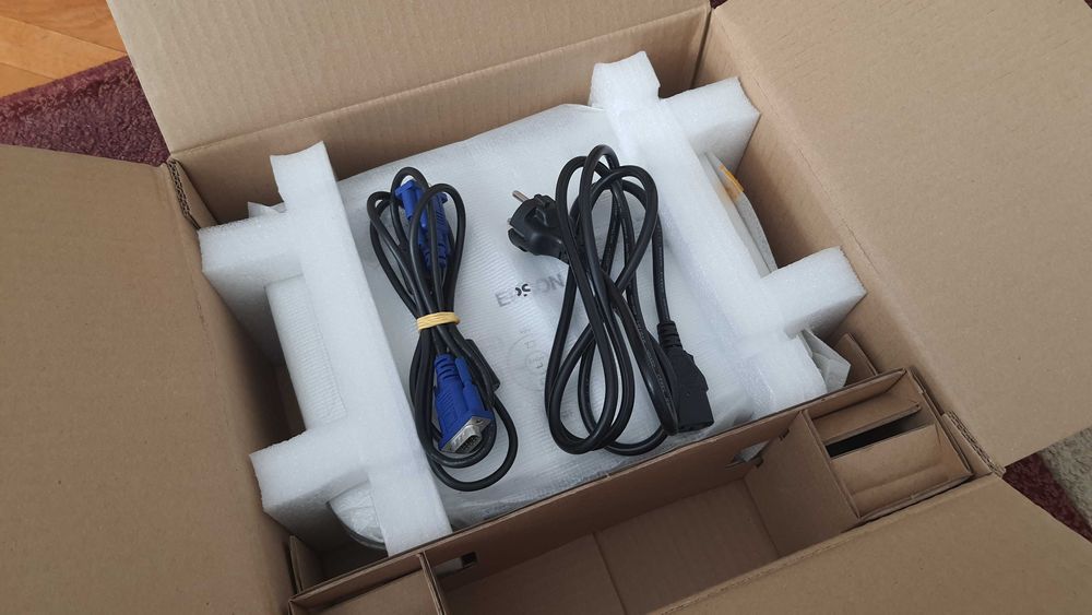 Proiector video Epson EB-S11, ca nou, la cutie