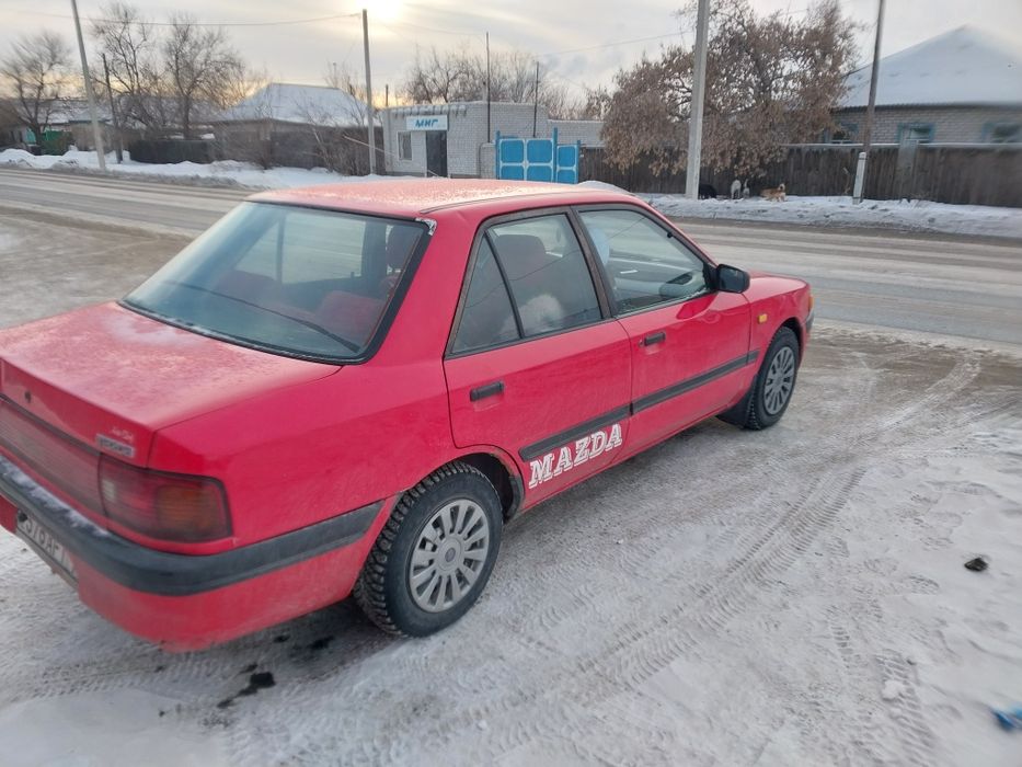 Мазда 323 на ходу