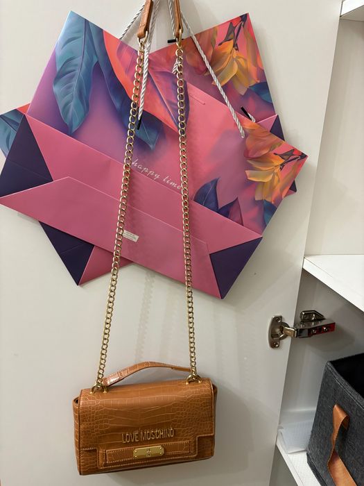 Продам сумку оригинал moschino