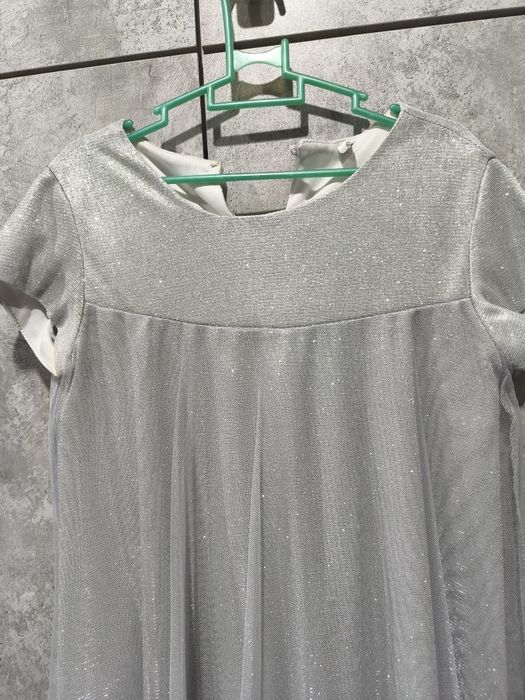 Продам красивое платье на девочку