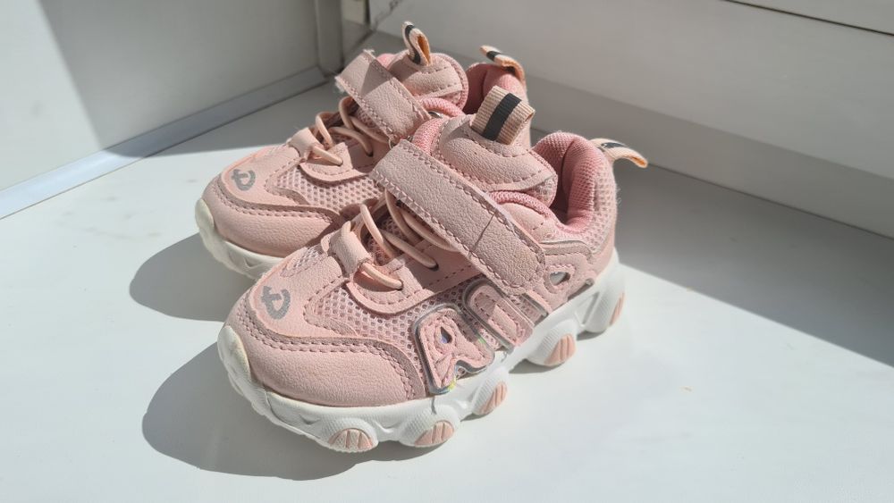 Продам обувь сандали кроссовки