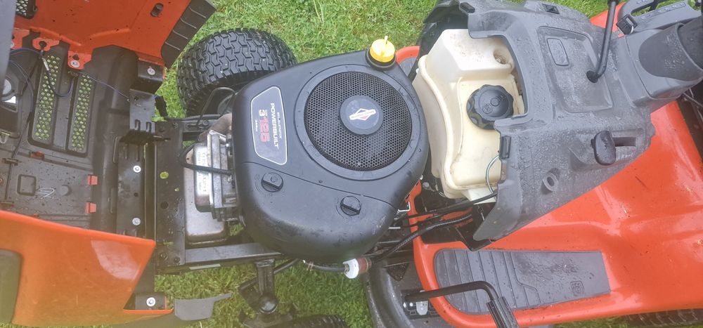 Vind două tractorase