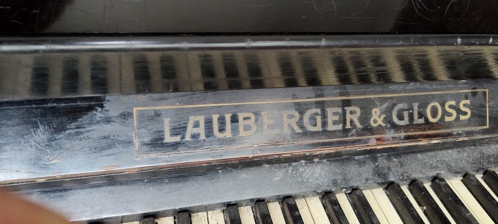 Vând pianină Lauberger&Gloss