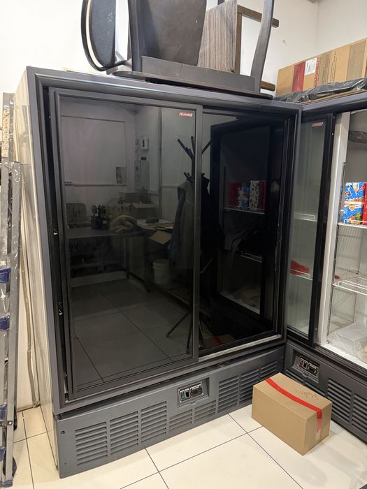 Продам виртриный холодильный шкаф