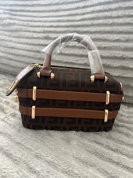 Geanta fendi noua