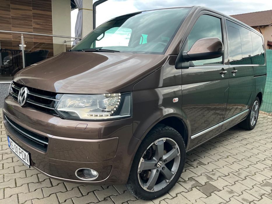 VOLKSWAGEN Multivan
