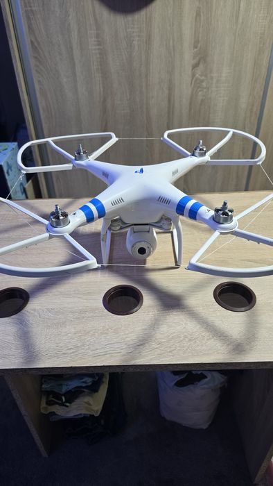 Vând  DJI phantom incompletă, se da asa cum se vede .