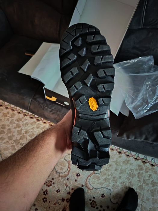 La Sportiva 
Бренд