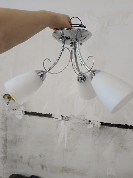 Продам люстры бу