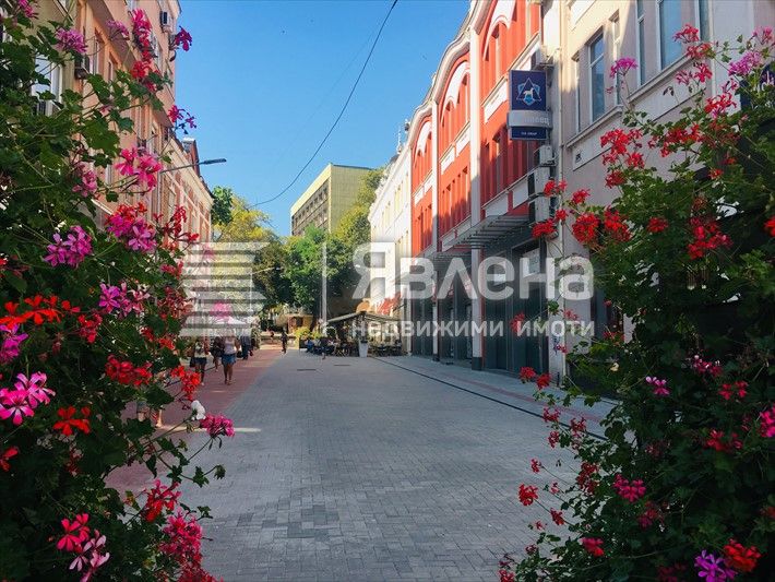 Продава се Хотел в Варна, Гръцка махала - 450 кв.м за 1845 €/кв.м - Снимка #2