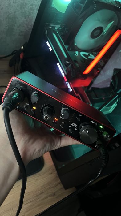 Focusrite scarlett 2i2 3 gen, срочно !