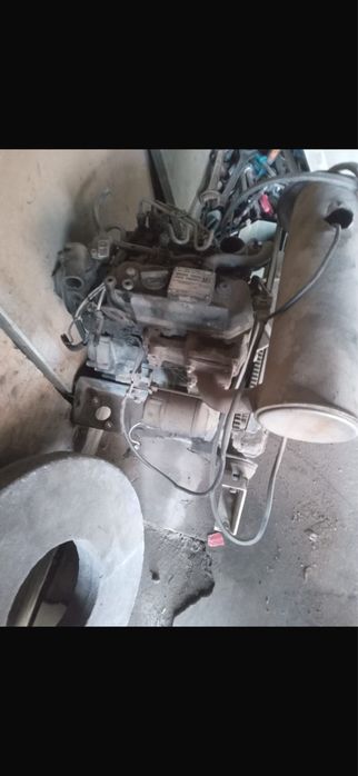 Трёхцилиндровыи дизелныи двигатель