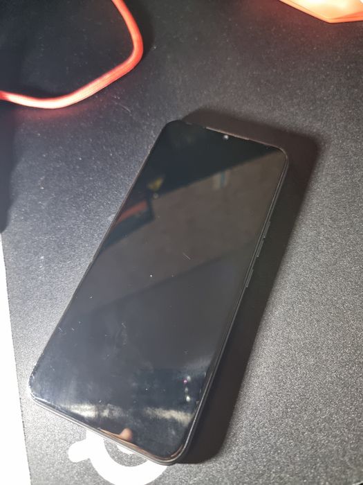 Продаю телефон tecno spark 8c