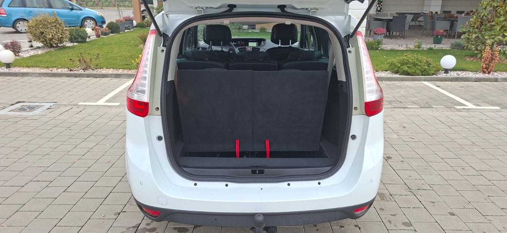 RENAULT SCENIC cu 7 locuri
