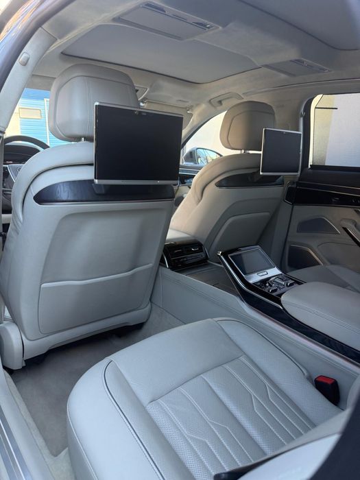 Audi A8 L model  President 4 locuri