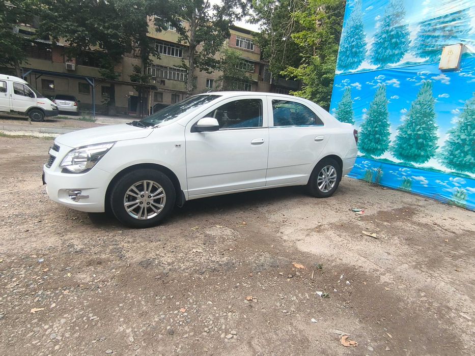 Продам автомобиль кобальт.