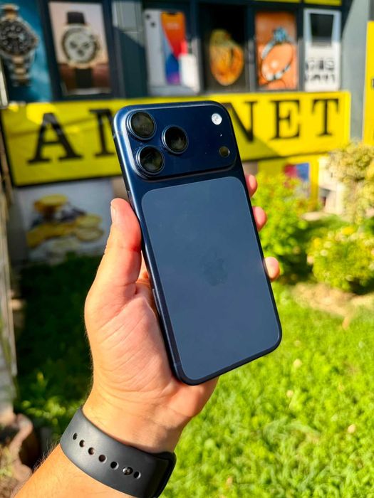 iPhone 17 Pro Max / 256GB / Deep Blue - NOU