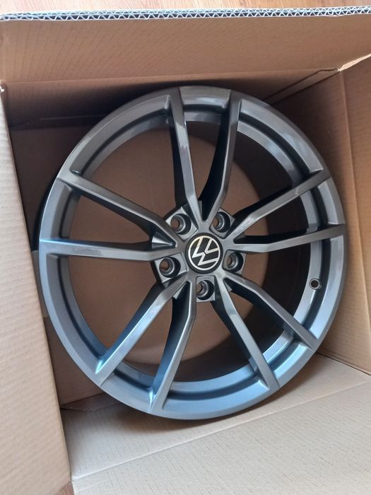 17"Vw Poteria Gunmetal 7.5j et40 Golf Passat Tiguan Touran Caddy Seat Škoda Чисто Нови