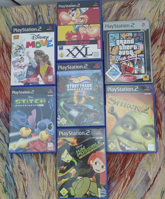 Vând PlayStation 2 slim modat cu 2 controllere.