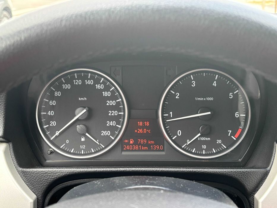 BMW 318i, benzina 140 cp, 2011