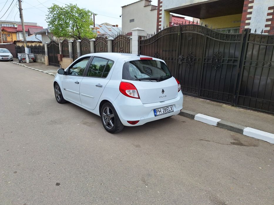 Urgent Vând renault clio 2010