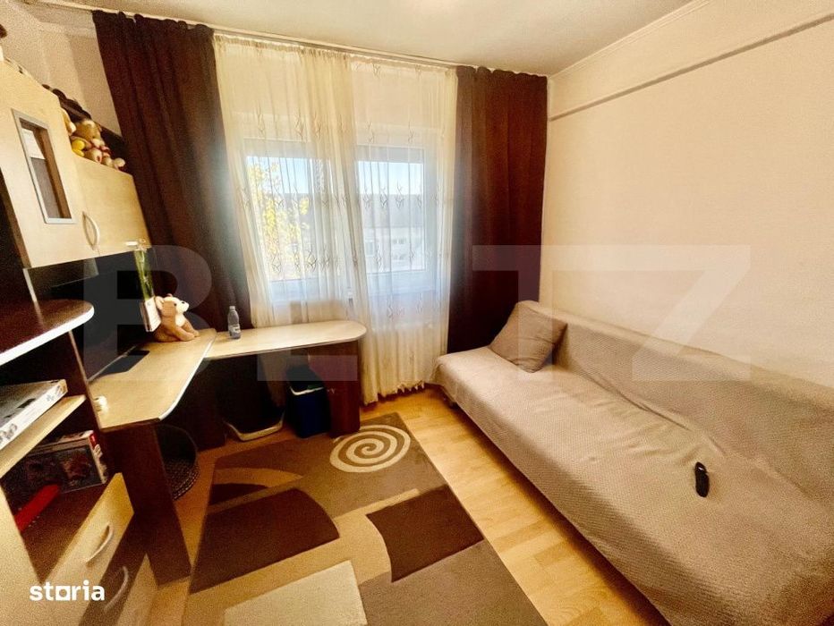 Apartament 2 camere, semidecomandat, mobilat, cu loc de parcare zona -