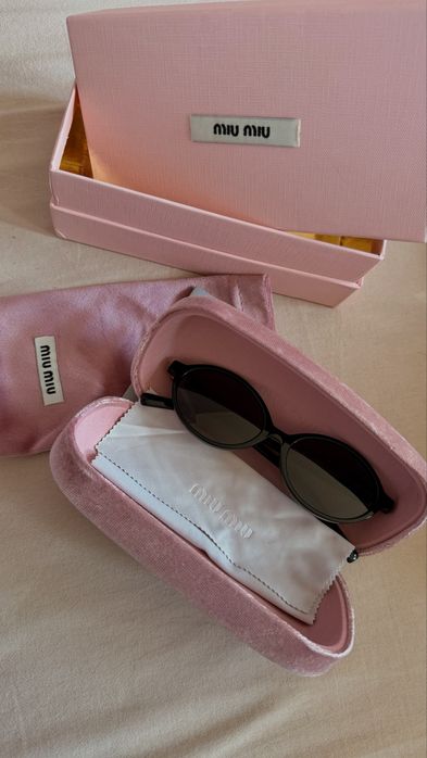 Оригинални, черни слънчеви очила Miu Miu