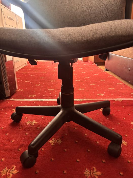 Офисное кресло туаневое