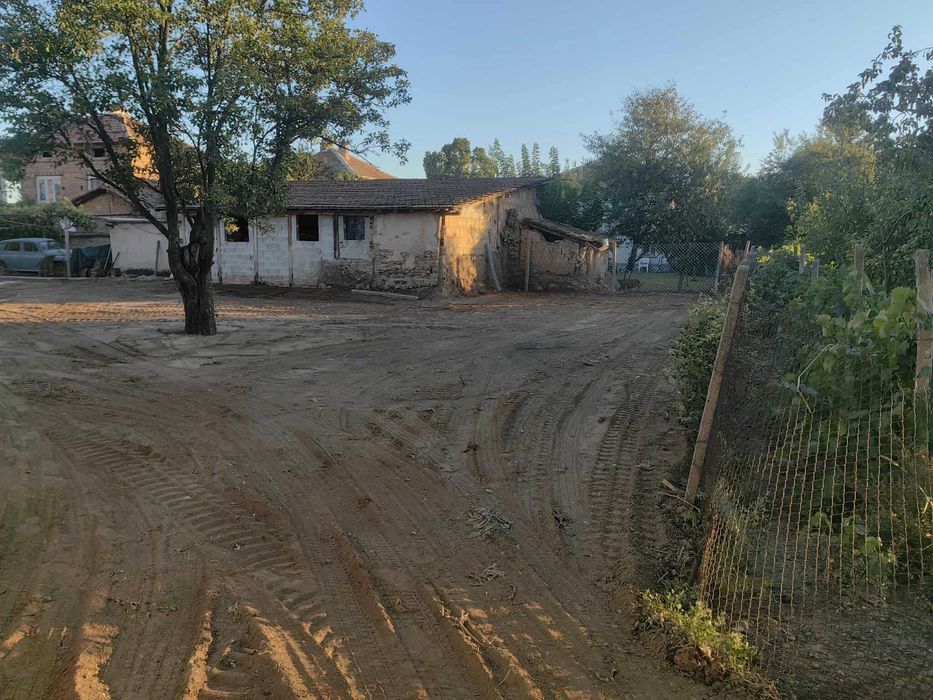 Услуги със багер, хидравличен чук, тристранен самосвал и пътна помощ