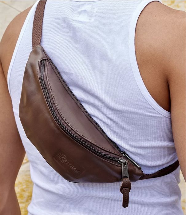 Eastpak кожена чанта за кръст