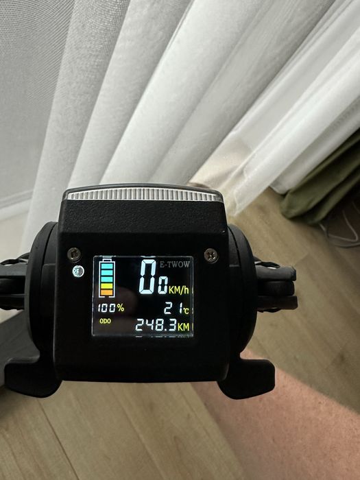 Trotinetă electrică E-TWOW GT 504 Wh – doar 248 km – cutie originală