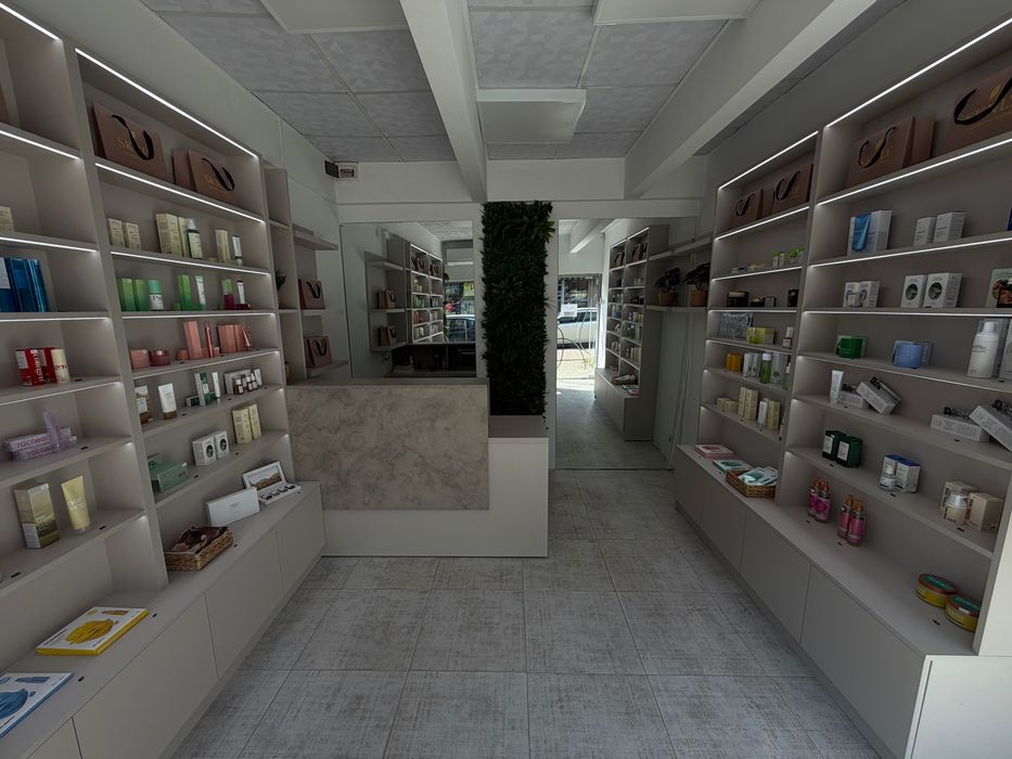 Продава мебели за магазин или салон