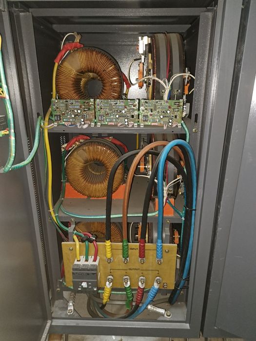 100 KVA ТРИФАЗЕН Автоматичен стабилизатор на напрежение, LED дисплей