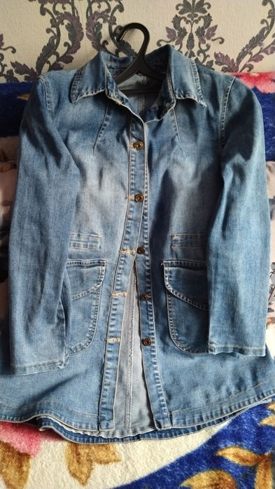 Женская джинсовая одежда.