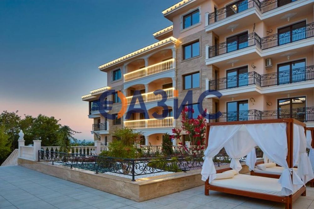 Четиристаен апартамент на първа линия комплекс Valencia Gardens, 325