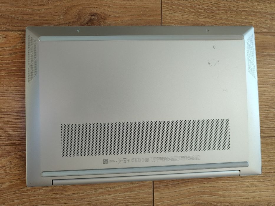Laptop HP touchscreen/ i5-1235U/ / ssd 512 / 8 GB RAM/