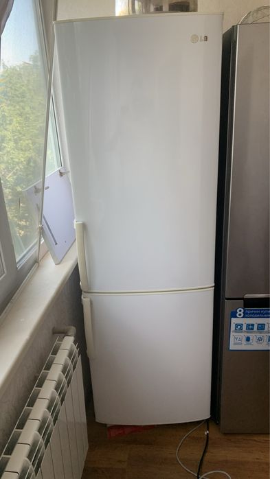 Холодильник LG, рабочий