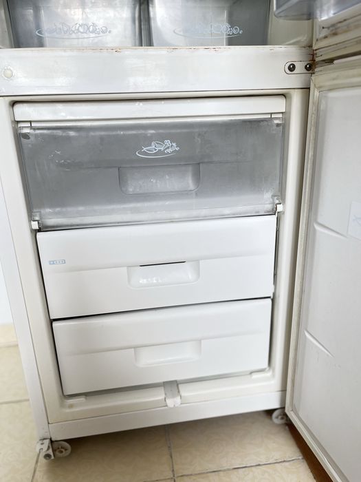 Продам 2х камерный холодильник “Snaige”