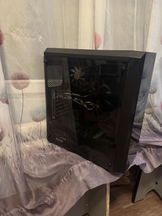 Компьтер с игровым креслом