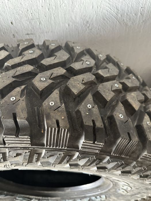 Автошины на дисках шипованные