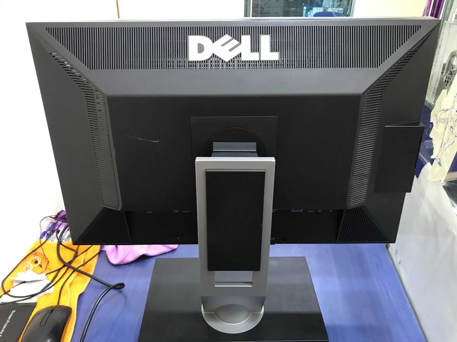 Dell UltraSharp U2410f 24” monitor with PremierColor